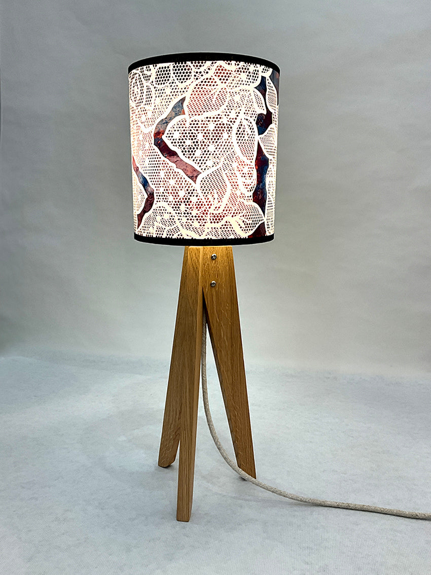 Lampe à poser avec abat-jour dessin effet dentelle