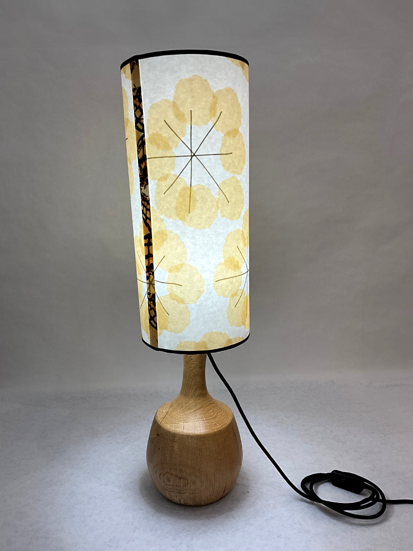 Luminaire pied en bois tourné, abat-jour en papier