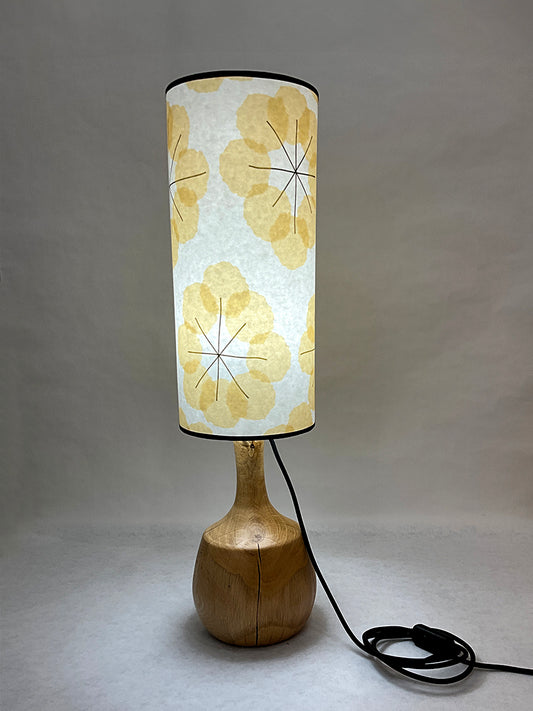 Luminaire pied en bois tourné, abat-jour en papier