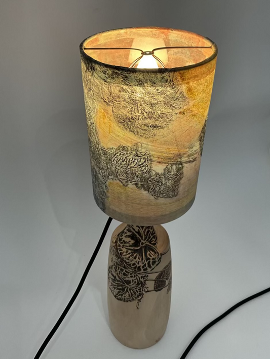 Lampe en bois tourné pyrogravé 